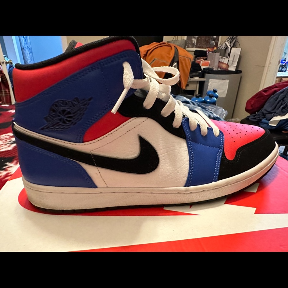 Jordan 1 mid white/blue/red in great shape. - Picture 5 of 5